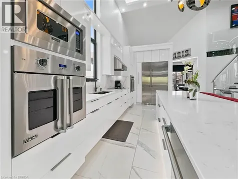 19 Zavarella Court Paris ON N3L 4H3