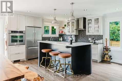 2136 Fillmore Crescent Ottawa ON K1J 6A4