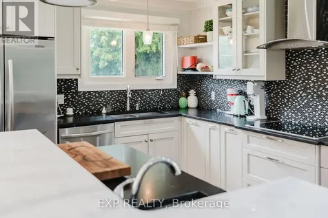 2136 Fillmore Crescent Ottawa ON K1J 6A4