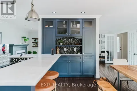 2136 Fillmore Crescent Ottawa ON K1J 6A4