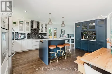 2136 Fillmore Crescent Ottawa ON K1J 6A4
