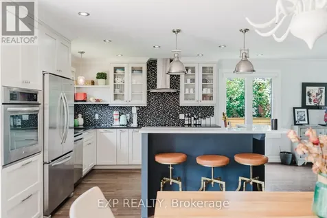 2136 Fillmore Crescent Ottawa ON K1J 6A4