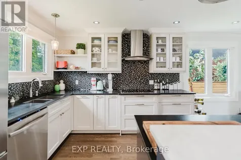 2136 Fillmore Crescent Ottawa ON K1J 6A4