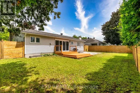 2136 Fillmore Crescent Ottawa ON K1J 6A4