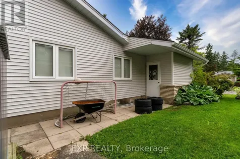 2136 Fillmore Crescent Ottawa ON K1J 6A4