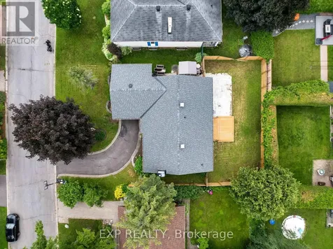 2136 Fillmore Crescent Ottawa ON K1J 6A4