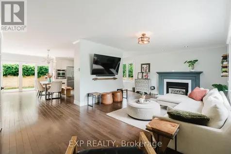 2136 Fillmore Crescent Ottawa ON K1J 6A4