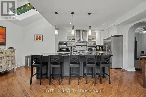 518 Hilson Avenue Ottawa ON K1Z 6C8