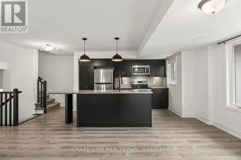 581 Takamose Private Ottawa ON K1K 4Z4