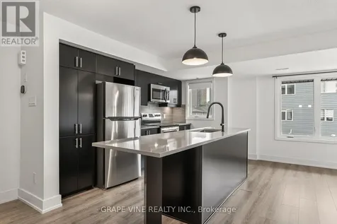 581 Takamose Private Ottawa ON K1K 4Z4