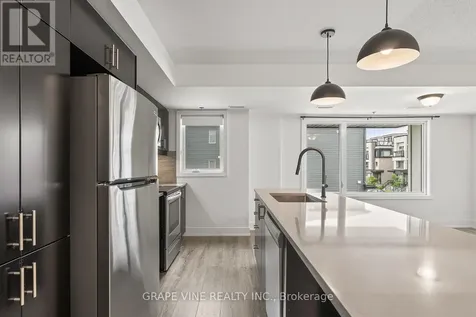 581 Takamose Private Ottawa ON K1K 4Z4