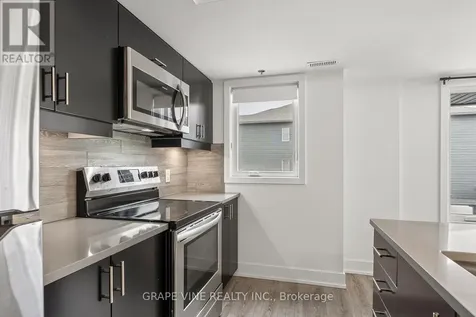 581 Takamose Private Ottawa ON K1K 4Z4