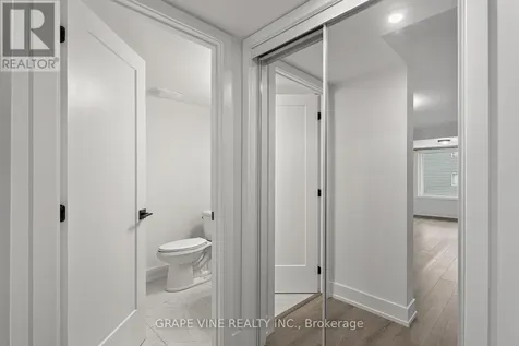 581 Takamose Private Ottawa ON K1K 4Z4