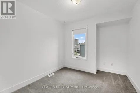 581 Takamose Private Ottawa ON K1K 4Z4