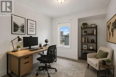 581 Takamose Private Ottawa ON K1K 4Z4