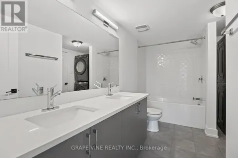 581 Takamose Private Ottawa ON K1K 4Z4