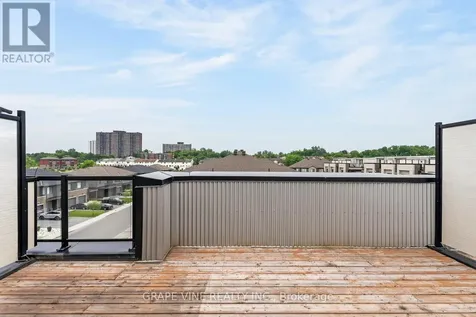581 Takamose Private Ottawa ON K1K 4Z4