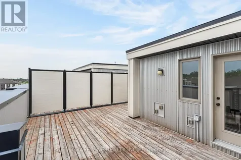 581 Takamose Private Ottawa ON K1K 4Z4