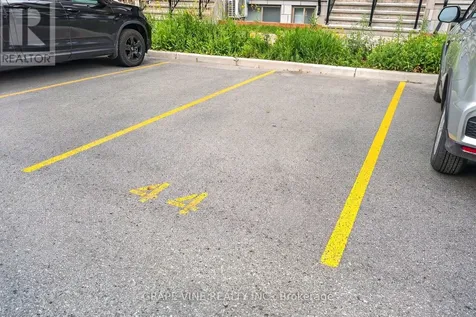 581 Takamose Private Ottawa ON K1K 4Z4