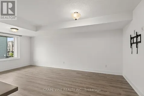 581 Takamose Private Ottawa ON K1K 4Z4