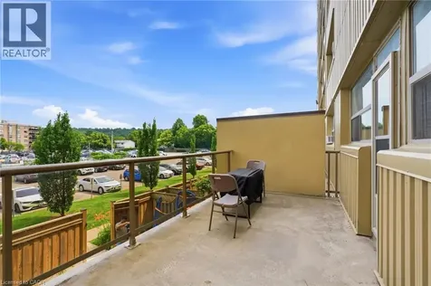 15 Nicklaus Drive Hamilton ON L8K 5J5