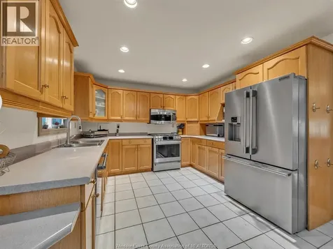 9 Lyle Street Cottam ON N0R 1B0
