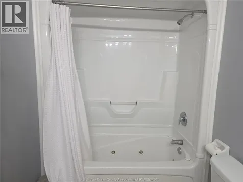 1509 Meridian Street Windsor ON N9G 3E5