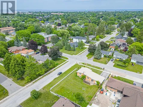 594 Oak Street Collingwood ON L9Y 2Z1
