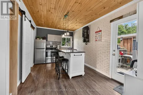 8 Myrtle Avenue Oro-medonte ON L0L 1T0