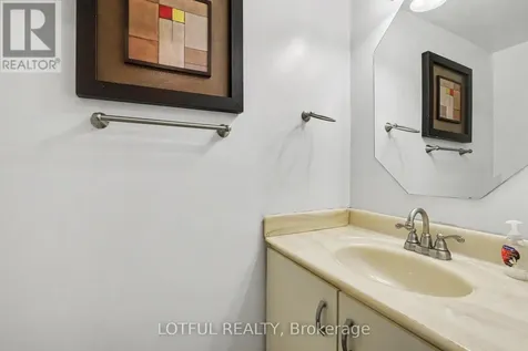 52 Fair Oaks Crescent Ottawa ON K2G 4W5