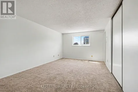 52 Fair Oaks Crescent Ottawa ON K2G 4W5
