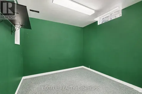 52 Fair Oaks Crescent Ottawa ON K2G 4W5
