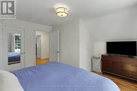 99 Dagmar Avenue Ottawa ON K1L 5T3