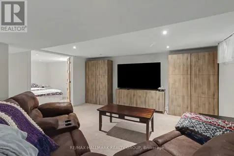 99 Dagmar Avenue Ottawa ON K1L 5T3