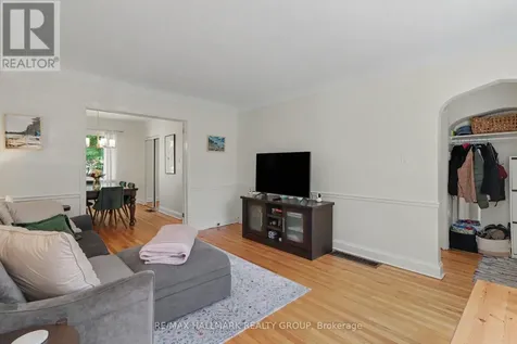 99 Dagmar Avenue Ottawa ON K1L 5T3