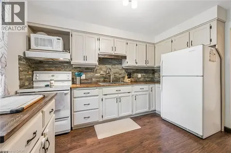 3 Centre Street Elmira ON N3B 2T8