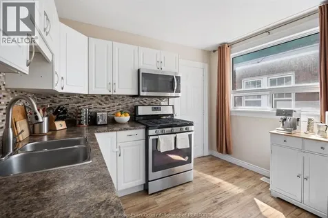 1118 Louis Avenue Windsor ON N9A 1Y2