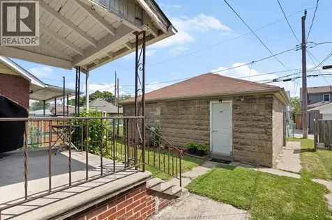 1118 Louis Avenue Windsor ON N9A 1Y2