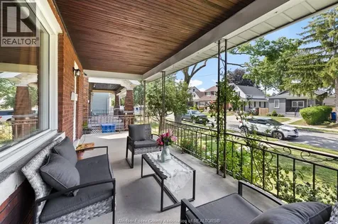 1118 Louis Avenue Windsor ON N9A 1Y2