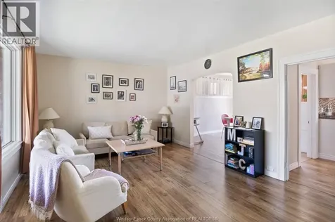 1118 Louis Avenue Windsor ON N9A 1Y2