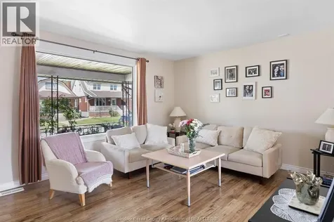 1118 Louis Avenue Windsor ON N9A 1Y2