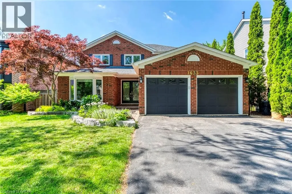 1633 Greenbriar Drive Oakville ON L6M 1Y3