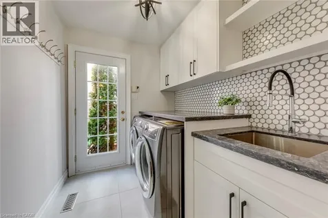 1633 Greenbriar Drive Oakville ON L6M 1Y3