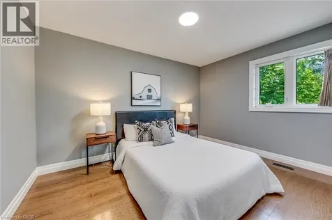 1633 Greenbriar Drive Oakville ON L6M 1Y3