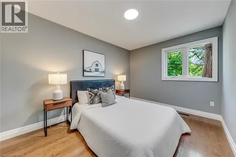 1633 Greenbriar Drive Oakville ON L6M 1Y3