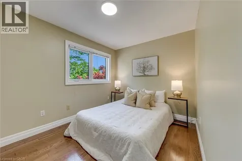 1633 Greenbriar Drive Oakville ON L6M 1Y3