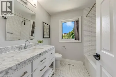 1633 Greenbriar Drive Oakville ON L6M 1Y3