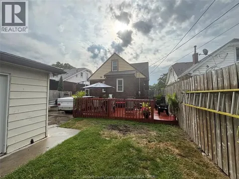 2322 Byng Windsor ON N8W 3E5