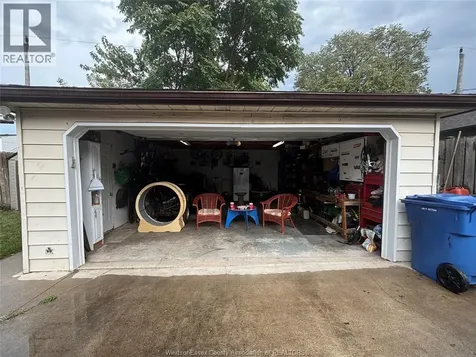 2322 Byng Windsor ON N8W 3E5