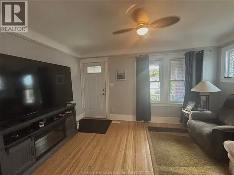 2322 Byng Windsor ON N8W 3E5